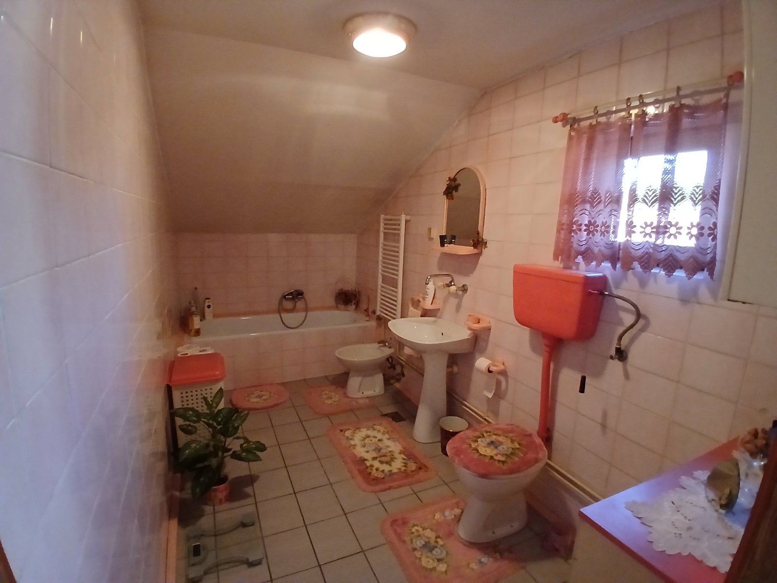 Porodična kuća u Subotici-odlična lokacija,odmah u