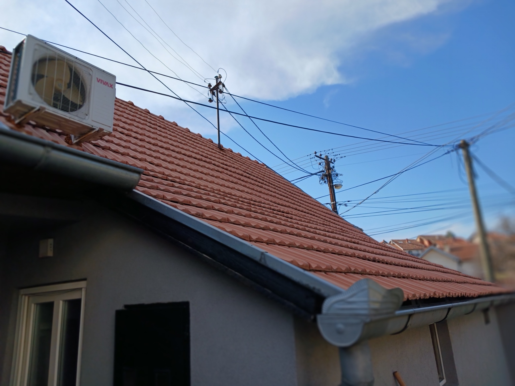 Prodajem polovinu kuce sa sopstvenim dvoristem