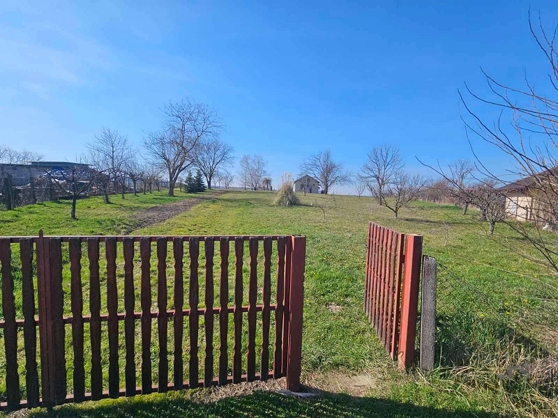 Odličan građevinski plac na Banoštoru