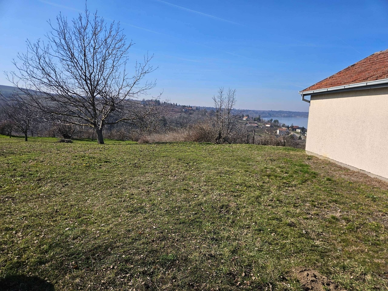 Odličan građevinski plac na Banoštoru