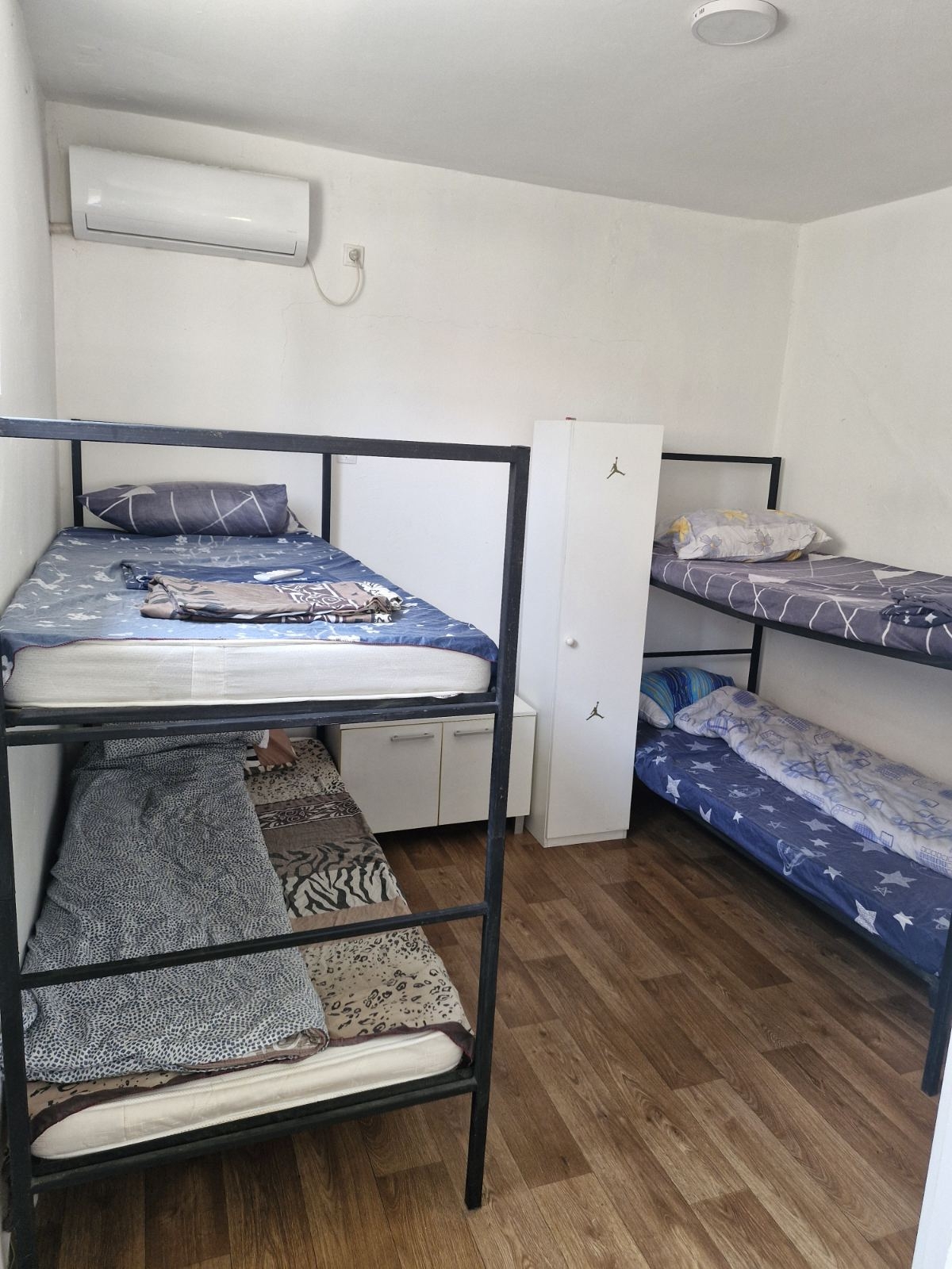 Izdajem smestaj za radnike-Dobanovci