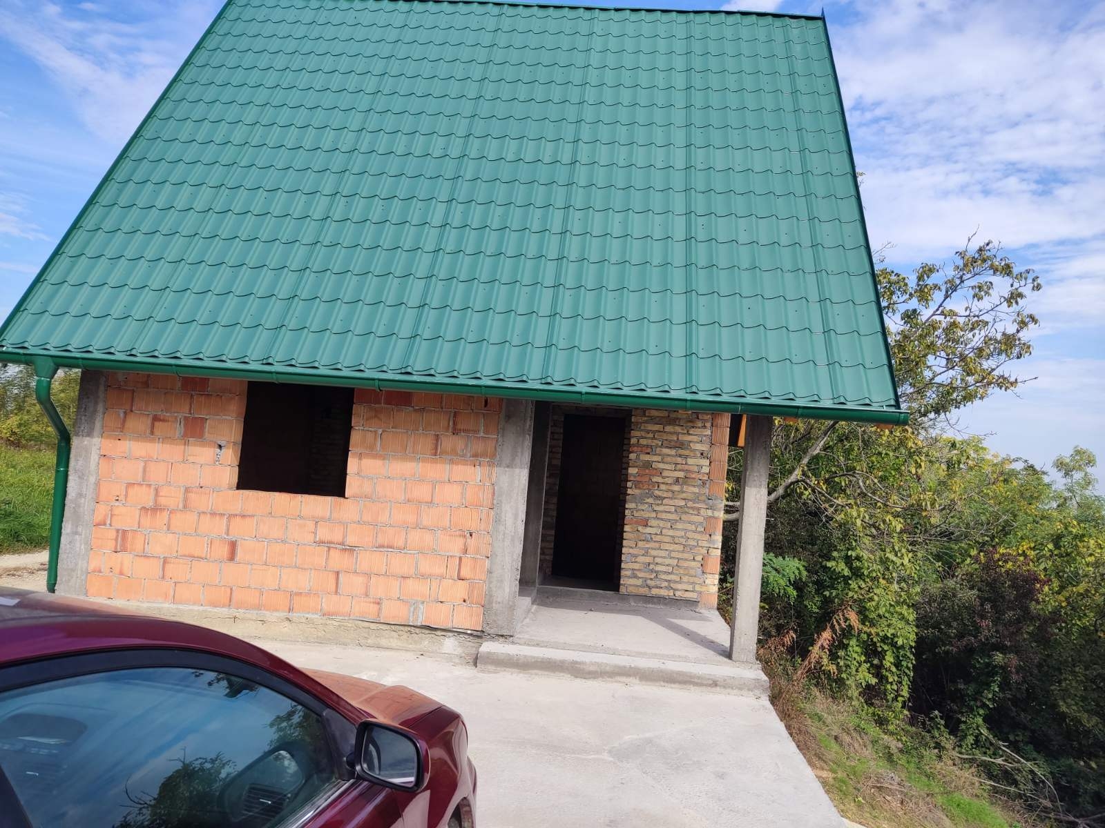 Prodaje se imanje u Velikoj Remeti