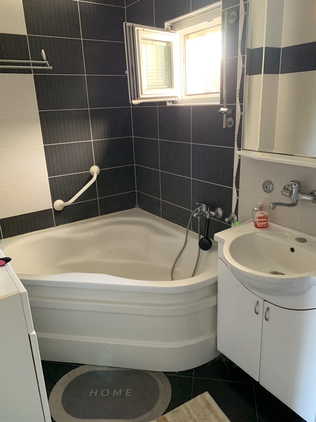 Na prodaju dve kuce u Slatini-Sopot