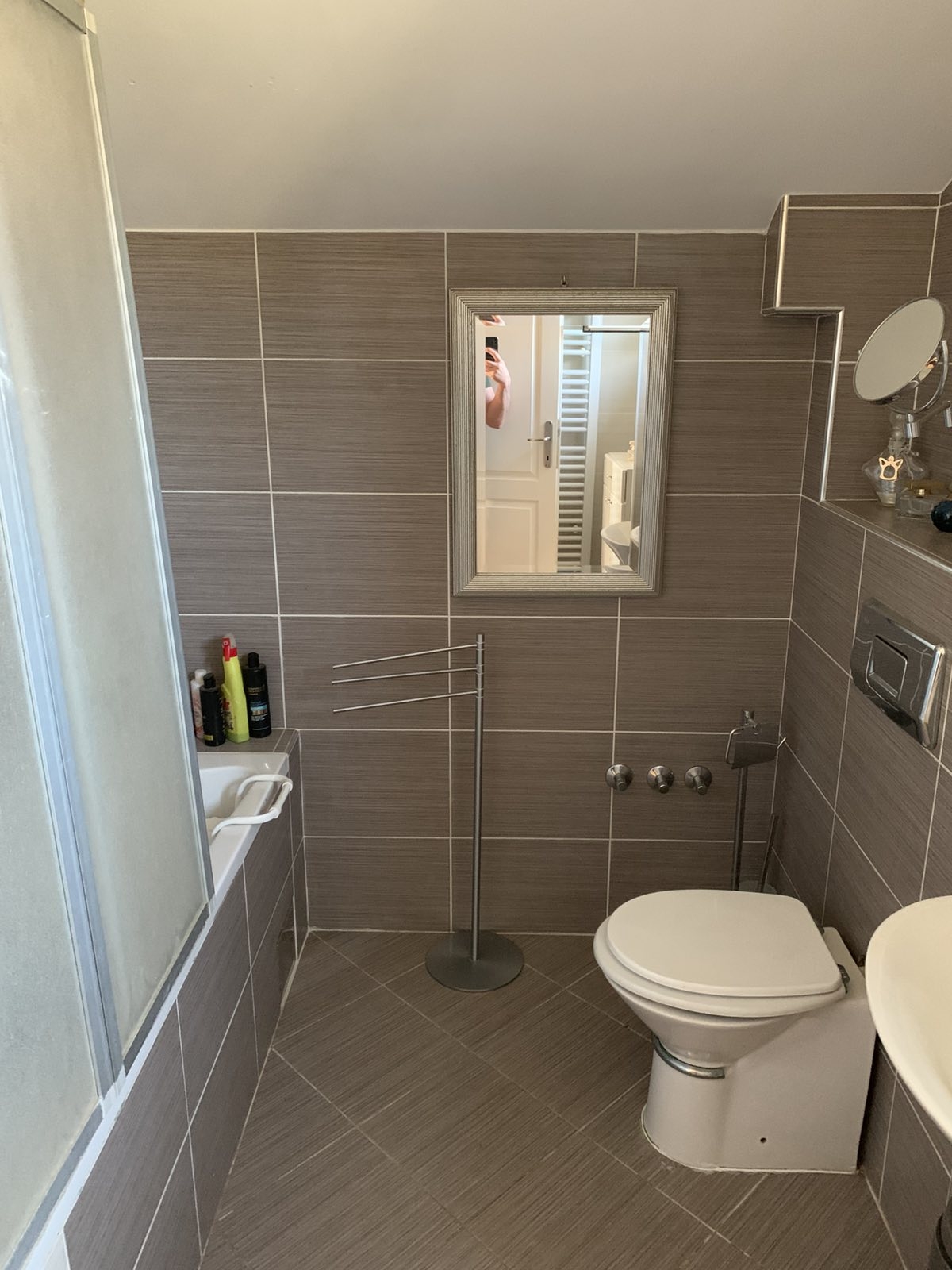 Na prodaju dve kuce u Slatini-Sopot