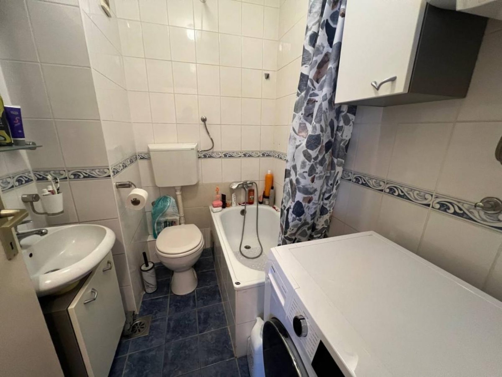 Fantastican trosoban uknjizen stan u Novom Sadu