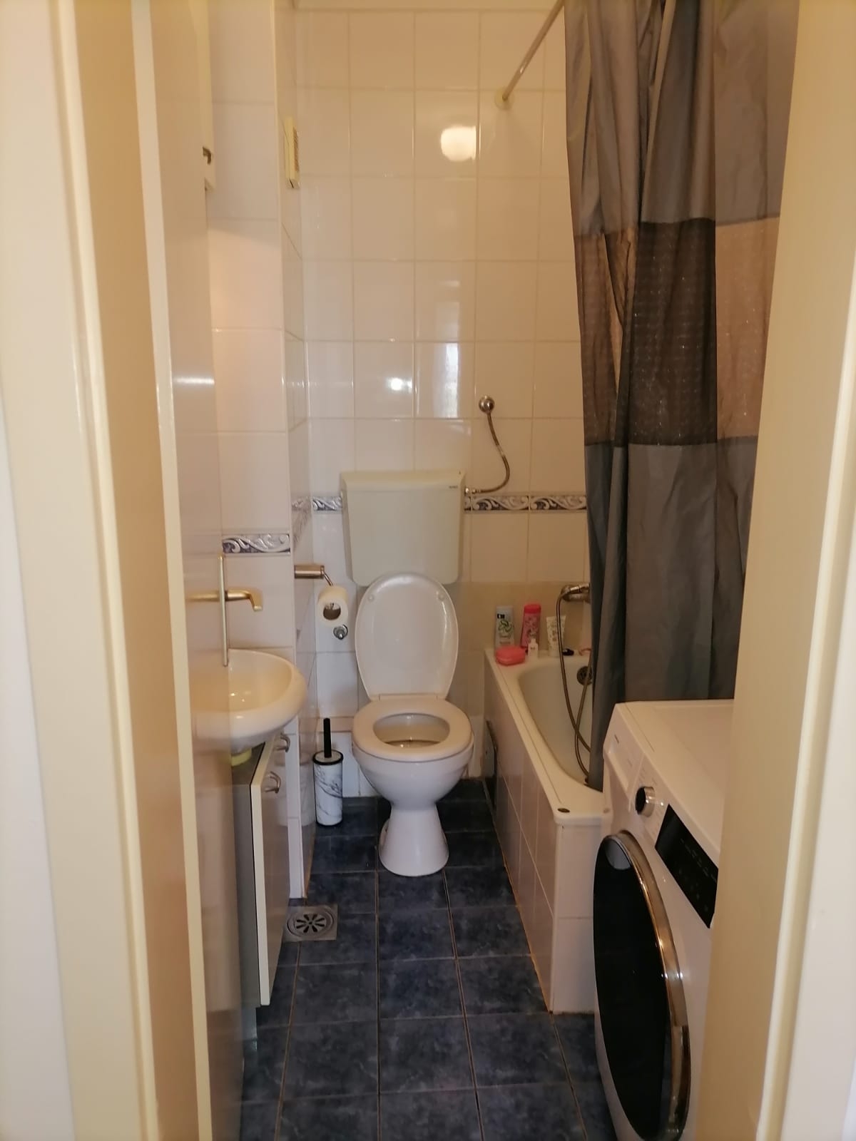 Fantastican trosoban uknjizen stan u Novom Sadu