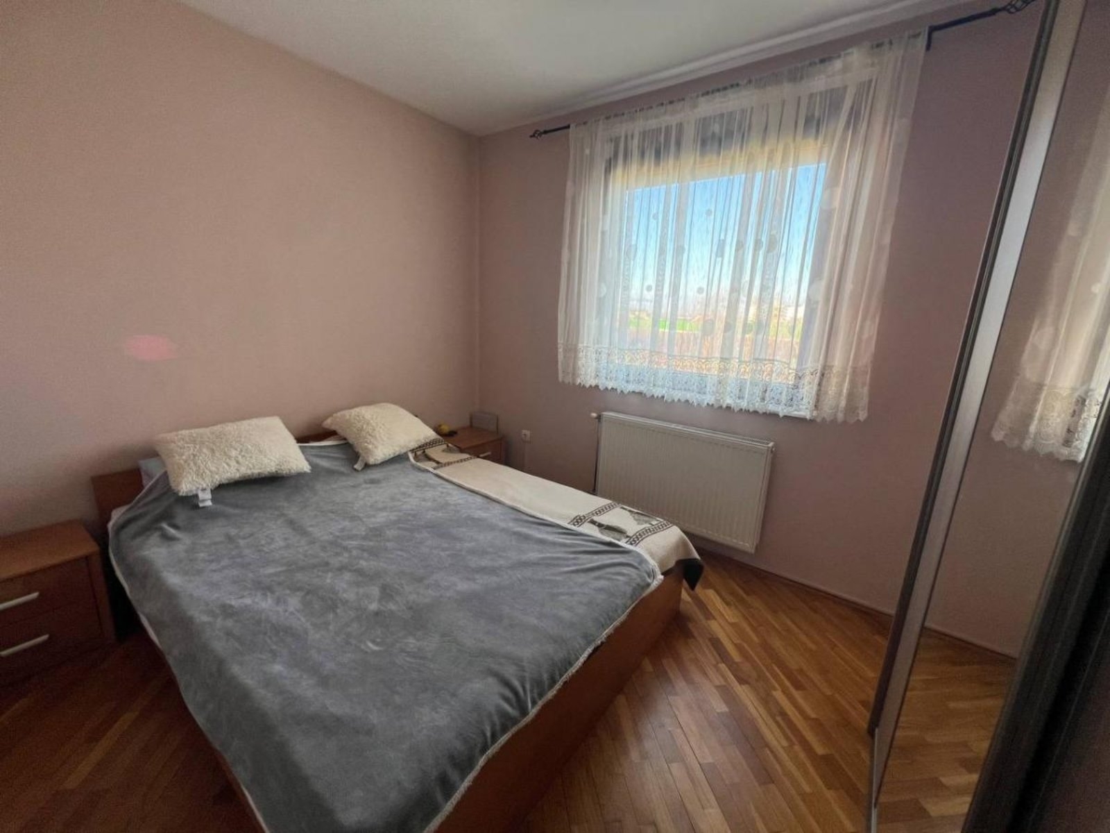 Fantastican trosoban uknjizen stan u Novom Sadu