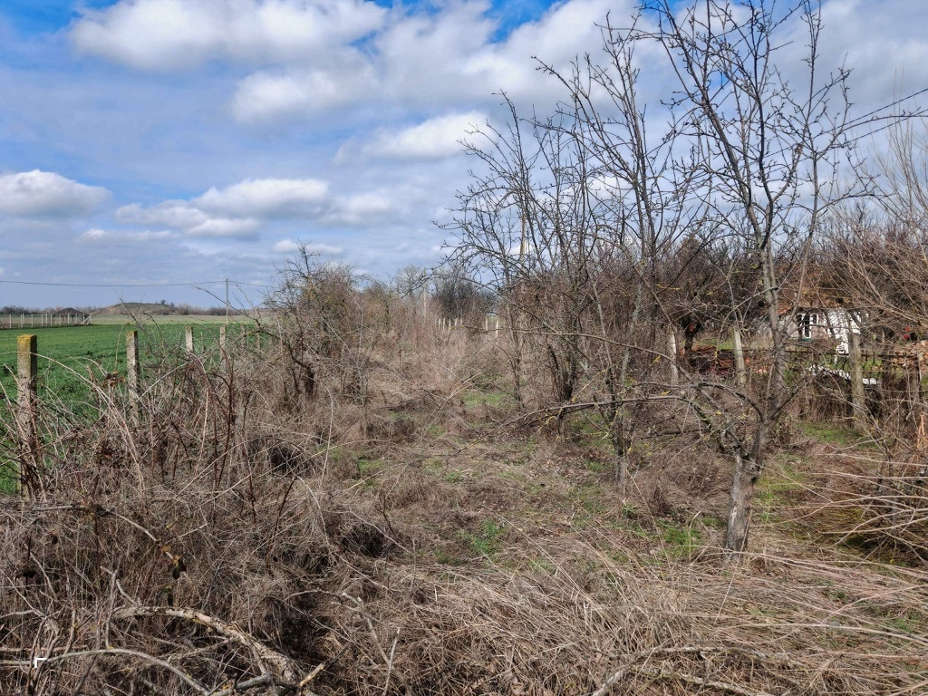 Plac sa izlazom na dve ulice