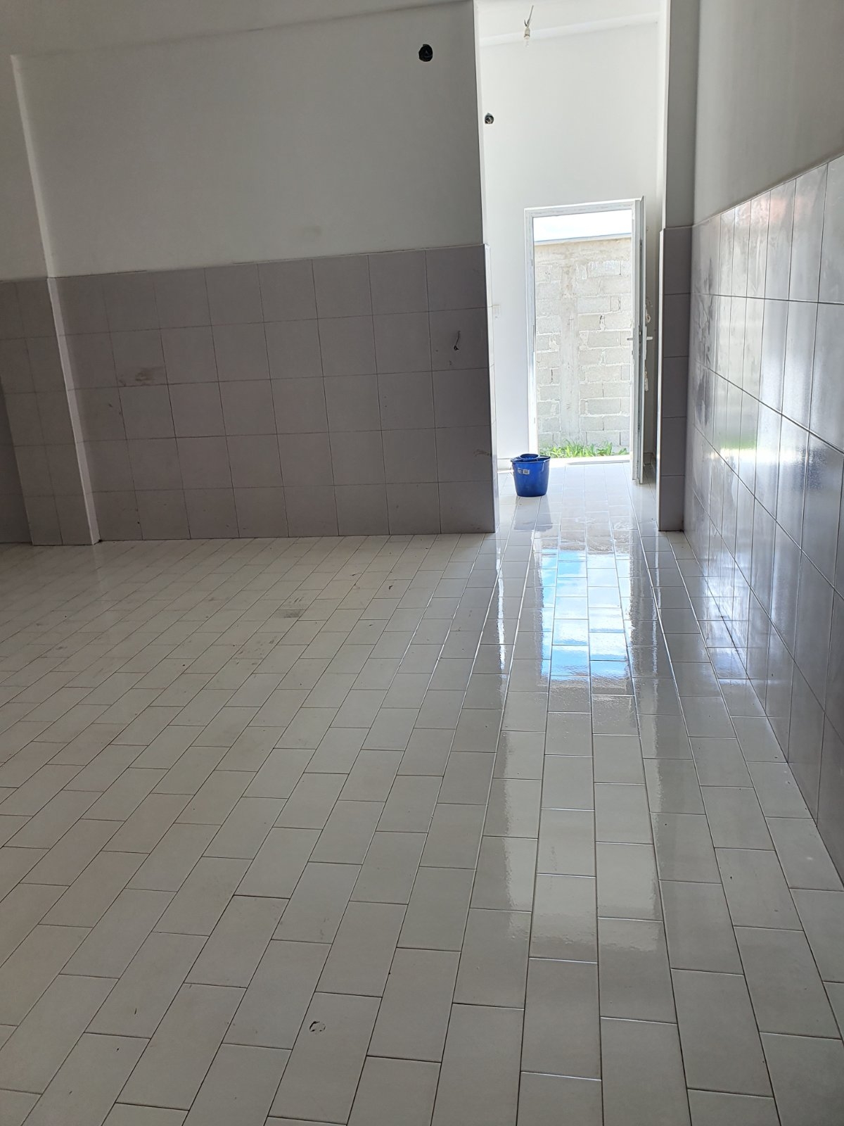 Izdajem ili prodajem poslovni prostor