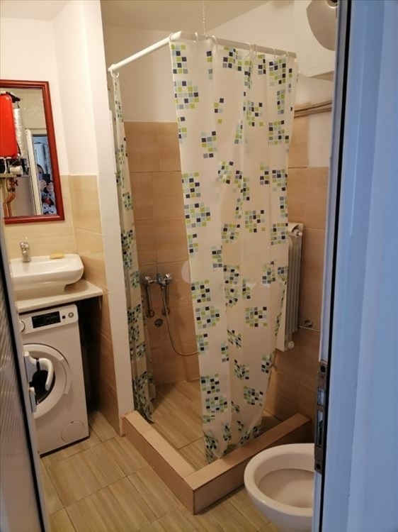 Izdajem komforan dvosoban stan kod Djeram pijace