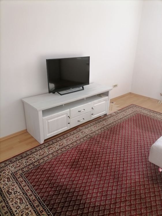 Izdajem komforan dvosoban stan kod Djeram pijace