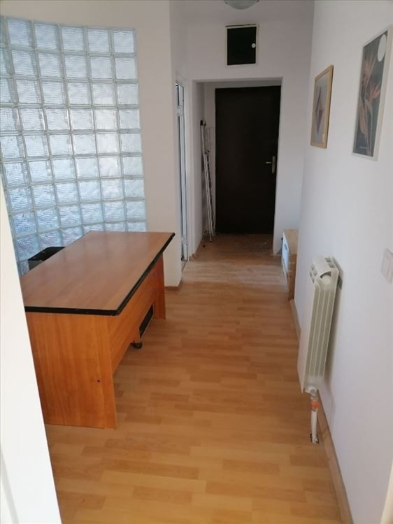 Izdajem komforan dvosoban stan kod Djeram pijace