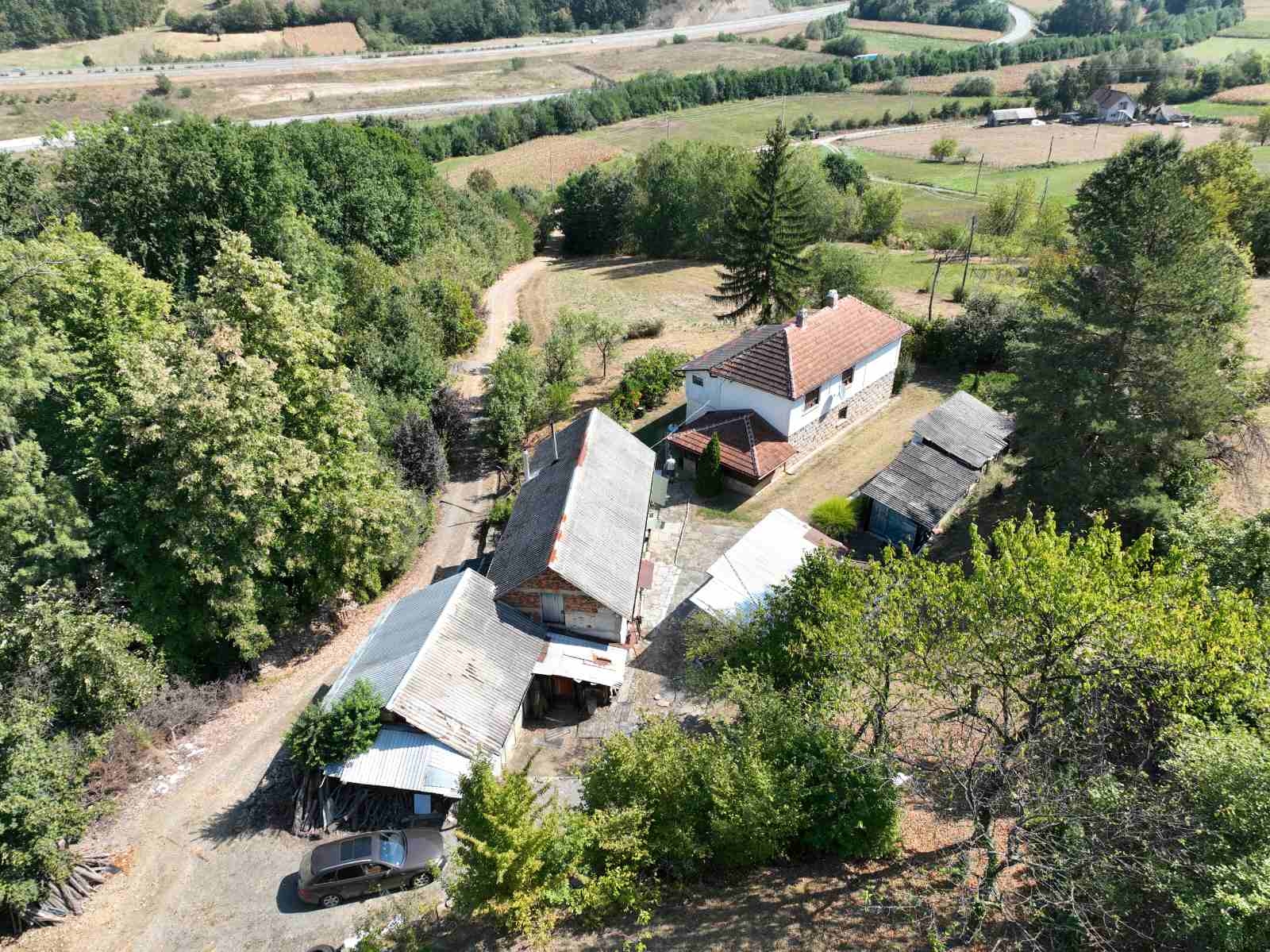 Prodajem imanje sa prirodnim izvorom Ljig-Dići