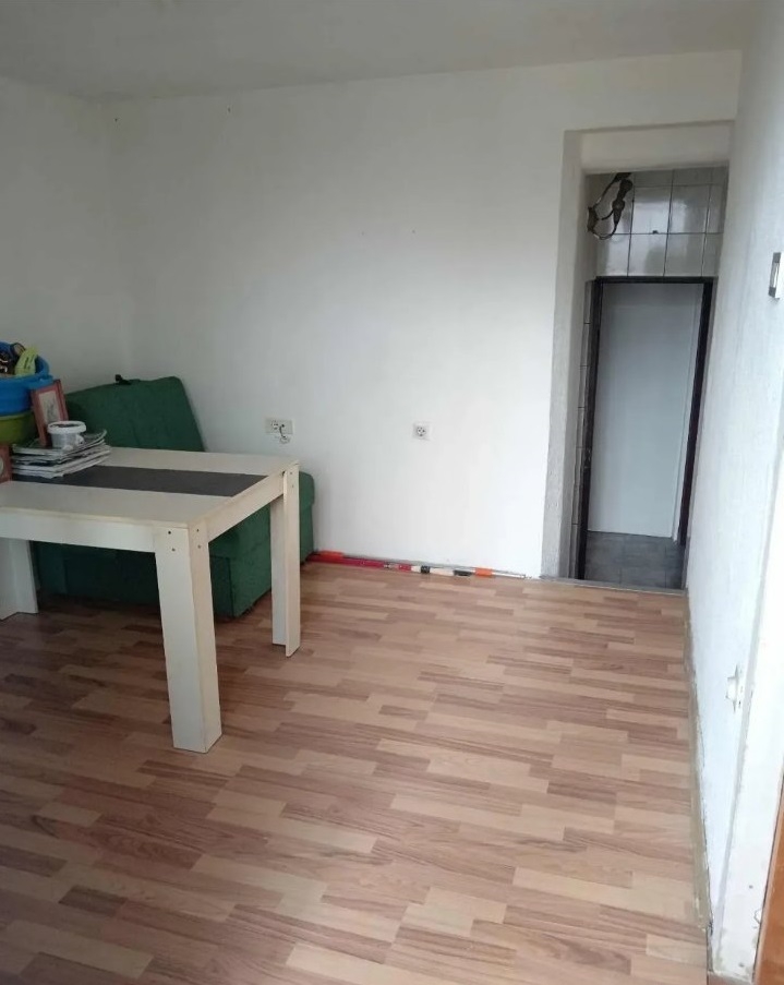 Prodajem kucu u Surcinu