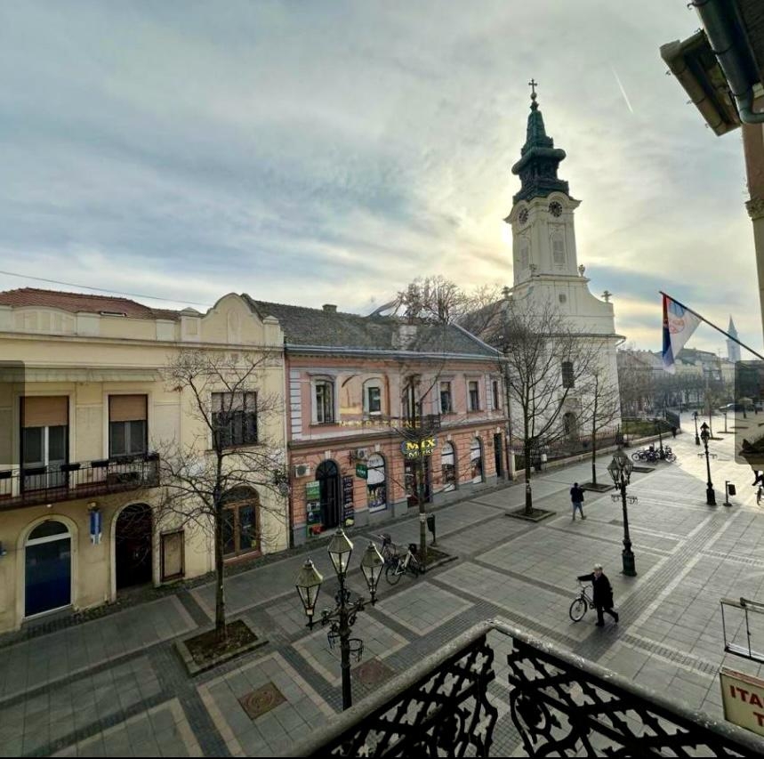 Prodaje se ceo sprat-vise stanova u centru Sombora