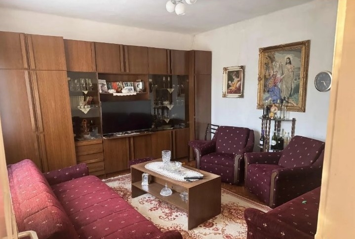 Prodajem stan u Moroviću-Šid