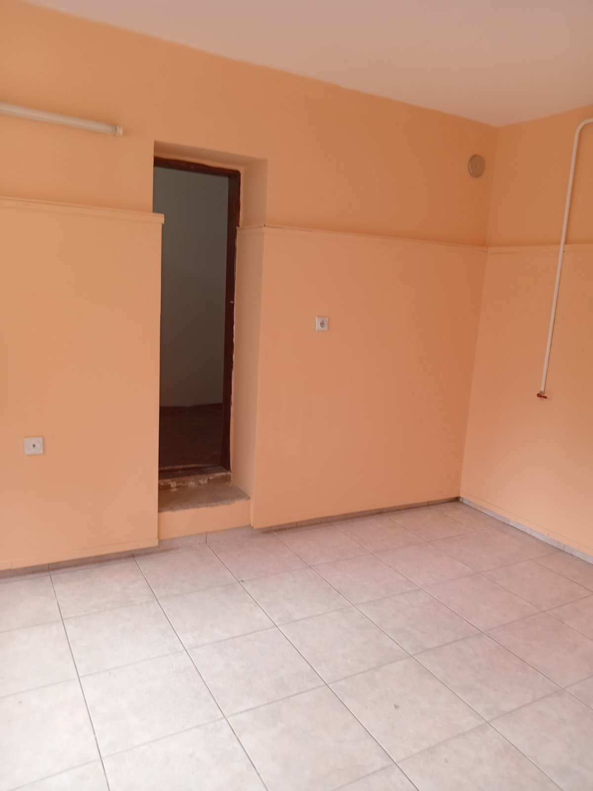 Prodajem stan u Vršcu idealan kao poslovni prostor