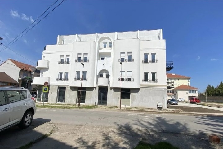 Prodajem trosoban stan u Kikindi