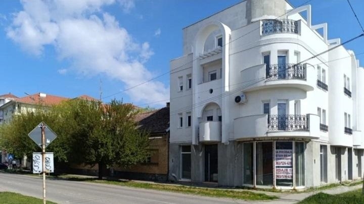 Prodajem trosoban stan u Kikindi