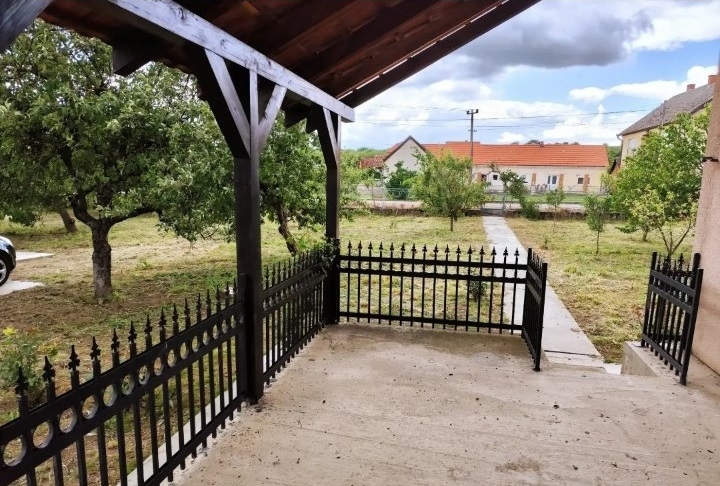 Prodajem kucu u selu Provo-Vladimirci