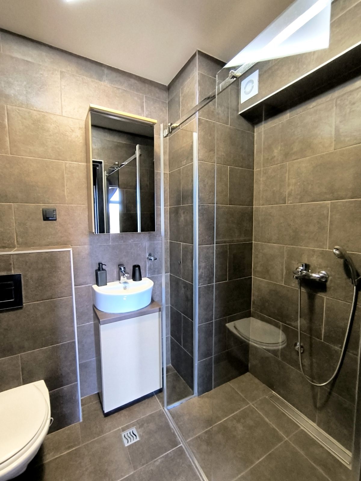 Prodajem apartman na Divcibarama