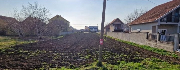 Prodajem plac u Novim Banovcima