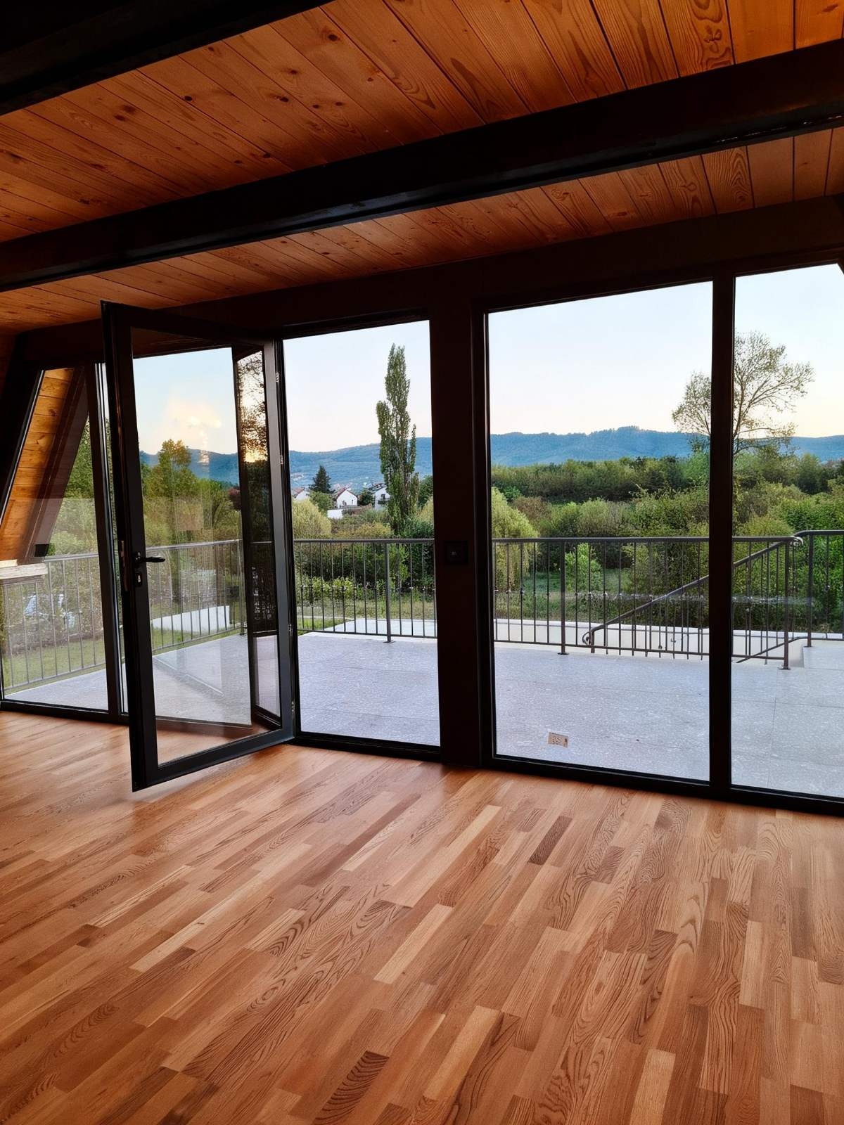 Na prodaju Luxury Villas&Poll,Aranđelovac