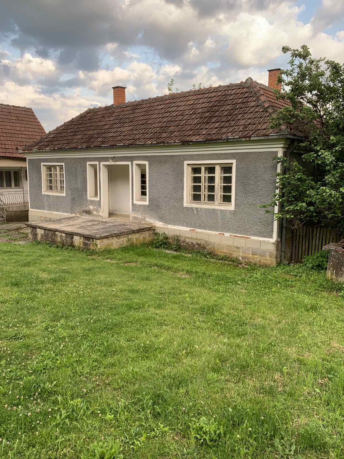 Dve kuce na prodaju-Bogovadja