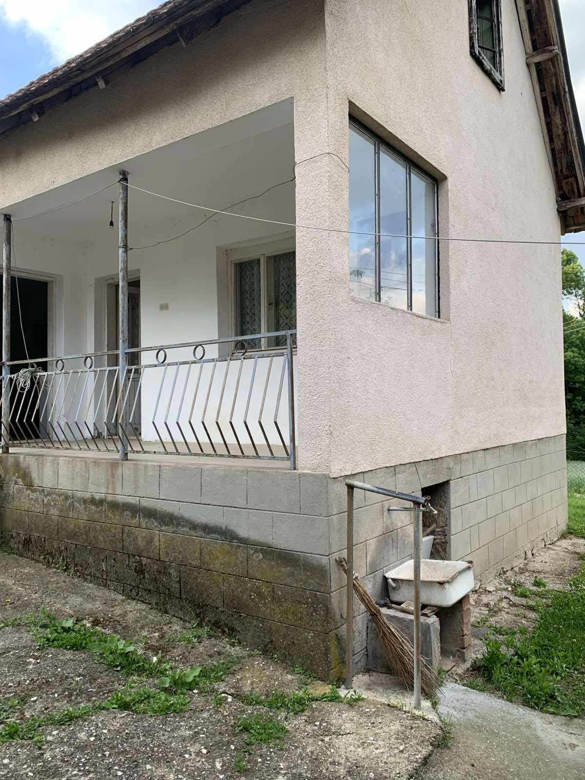 Dve kuce na prodaju-Bogovadja