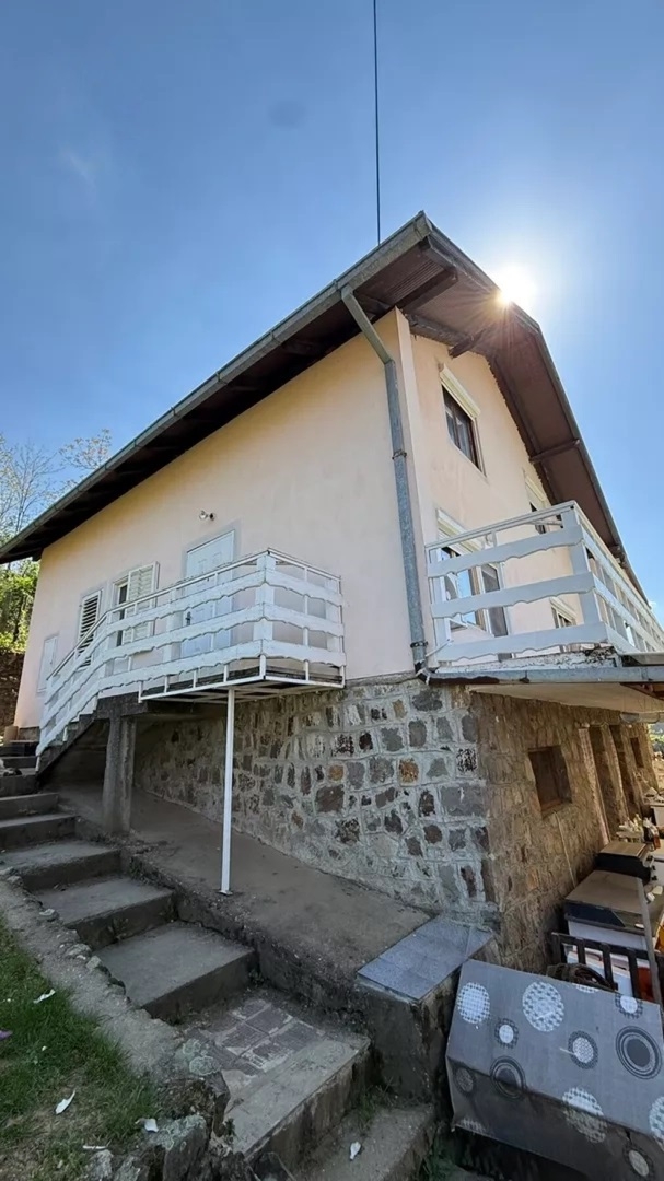 Prodaja kuce u Artiljevu,Sremska Kamenica,Novi Sas