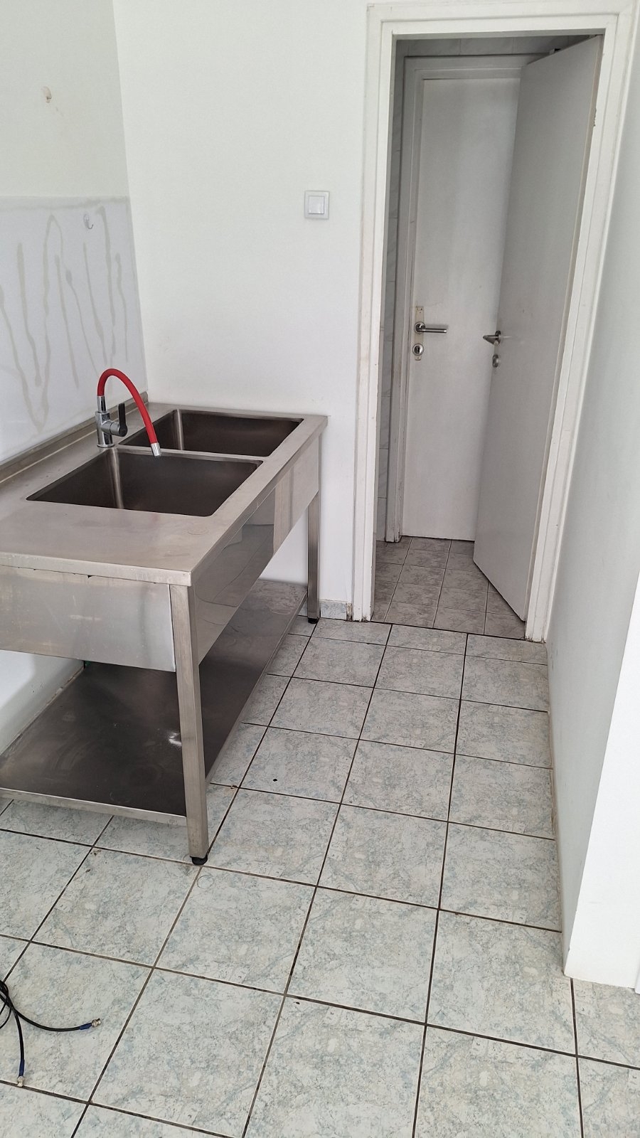 Prodaja lokala 42m2 u dva nivoa-Novo Naselje
