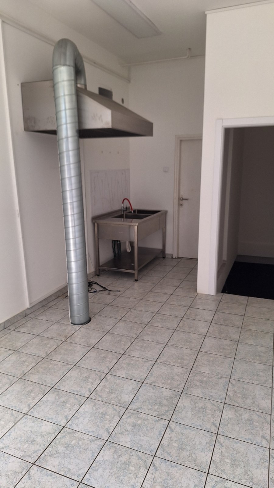 Prodaja lokala 42m2 u dva nivoa-Novo Naselje