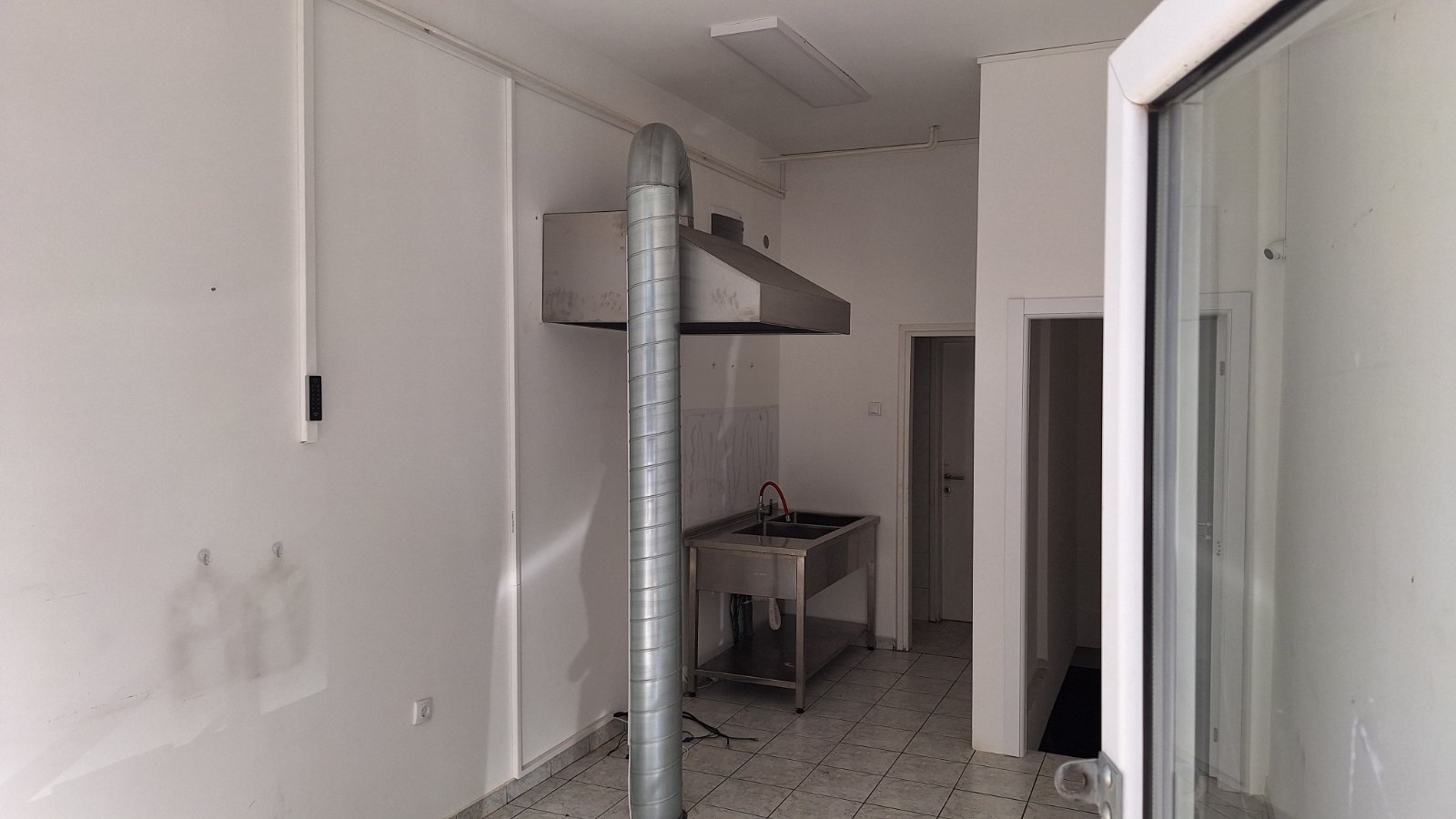 Prodaja lokala 42m2 u dva nivoa-Novo Naselje