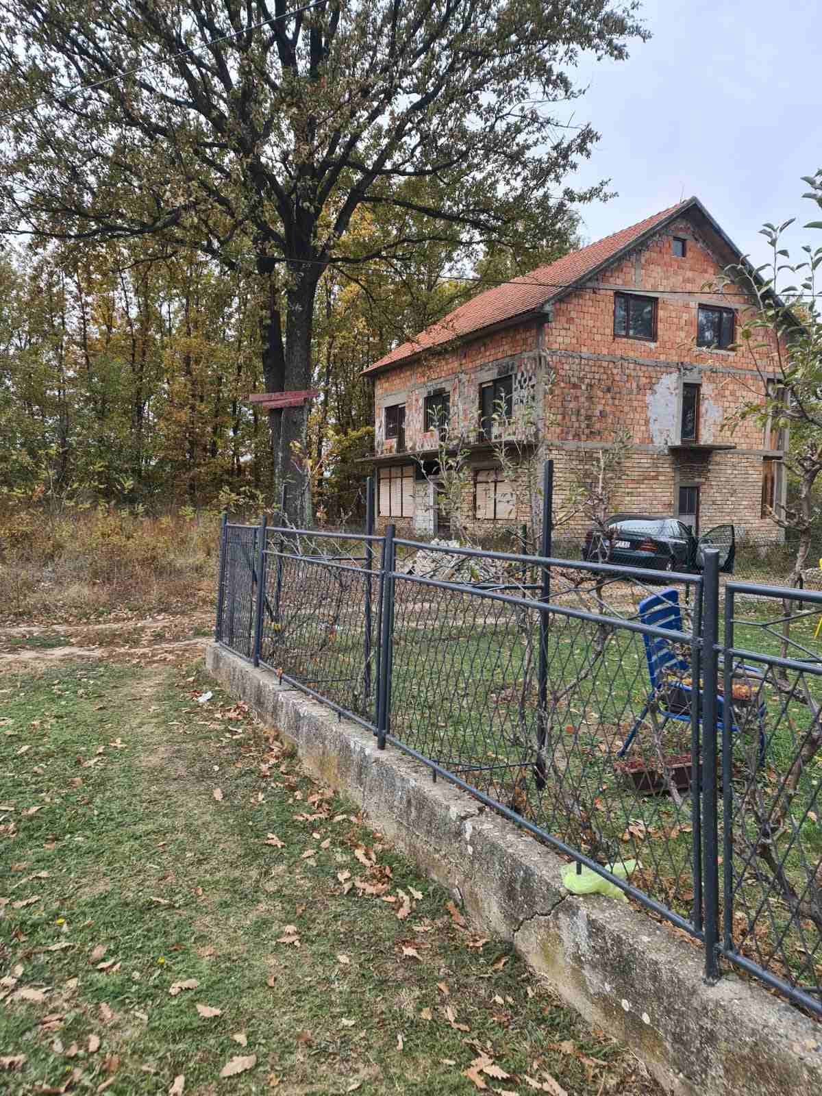 Prodajem stambeno-poslovni objekat u Vranicu