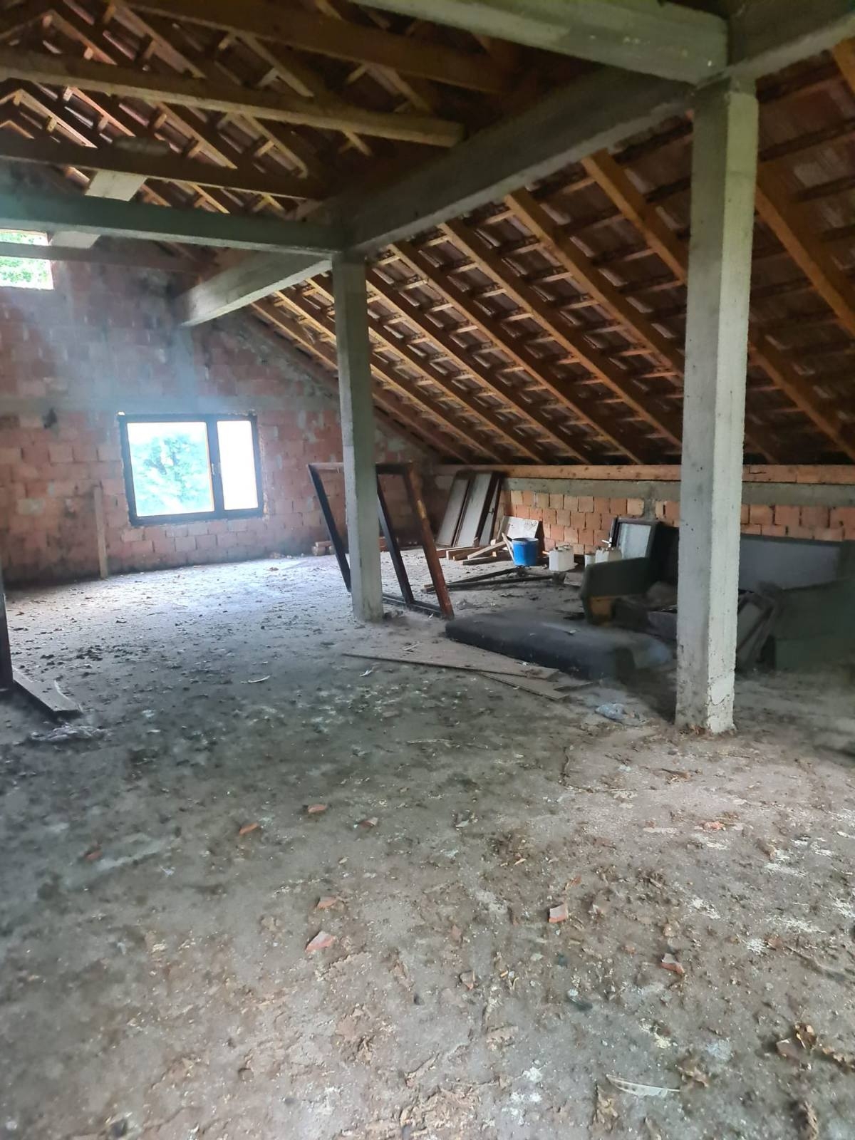 Prodajem stambeno-poslovni objekat u Vranicu