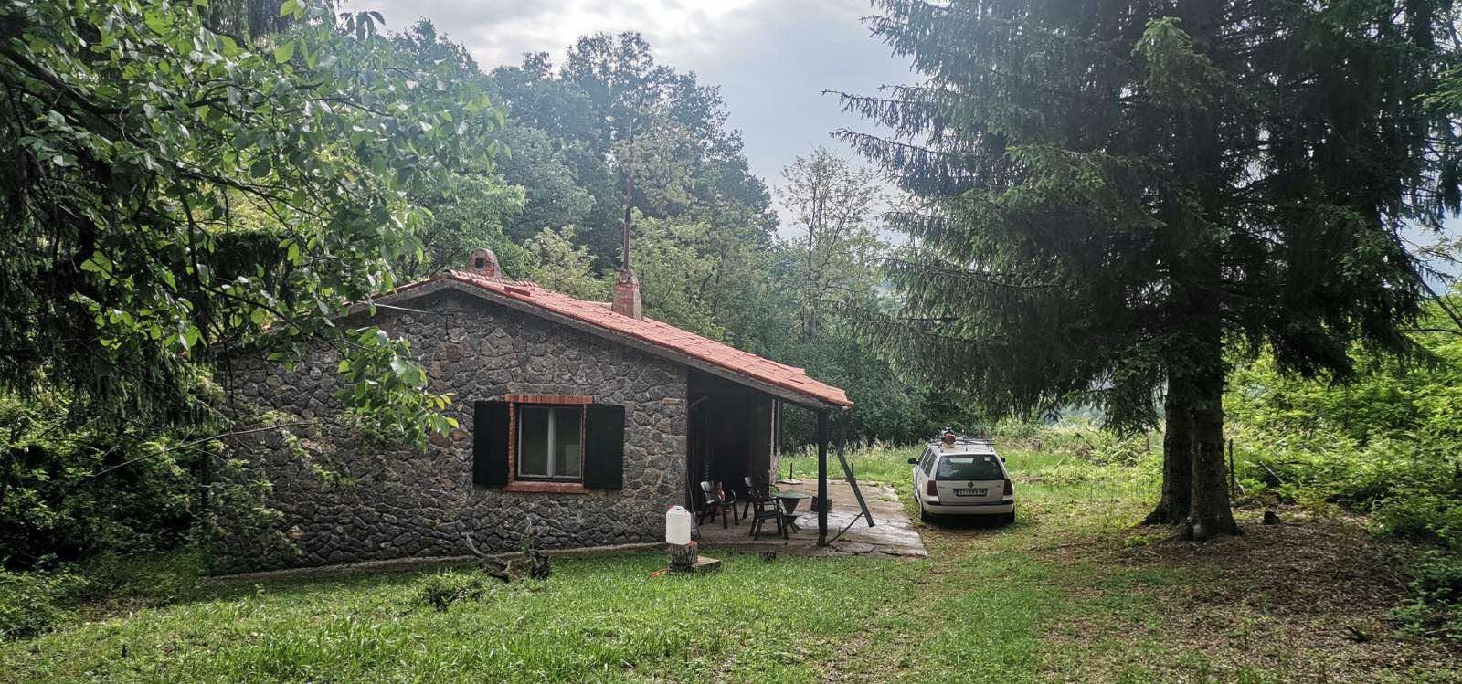 Prodajem kamenu kucu