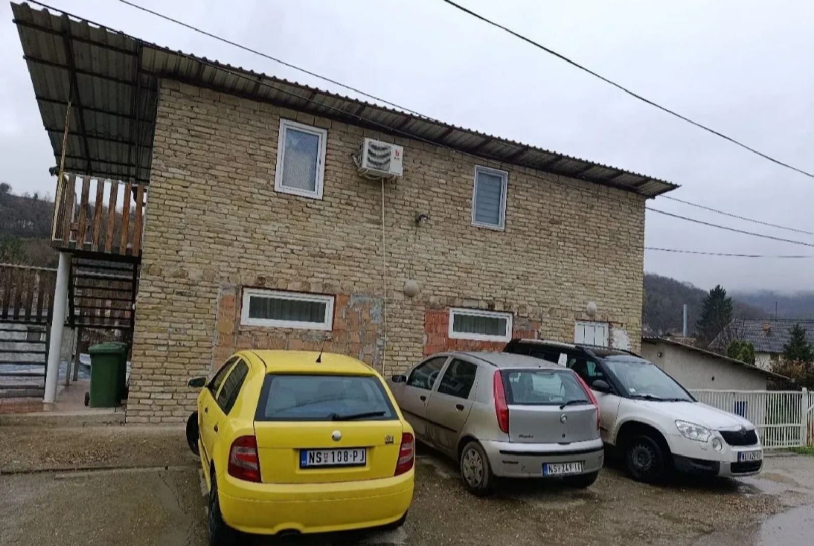 Na prodaju stambeno-poslovni objekat (kuca,hala)