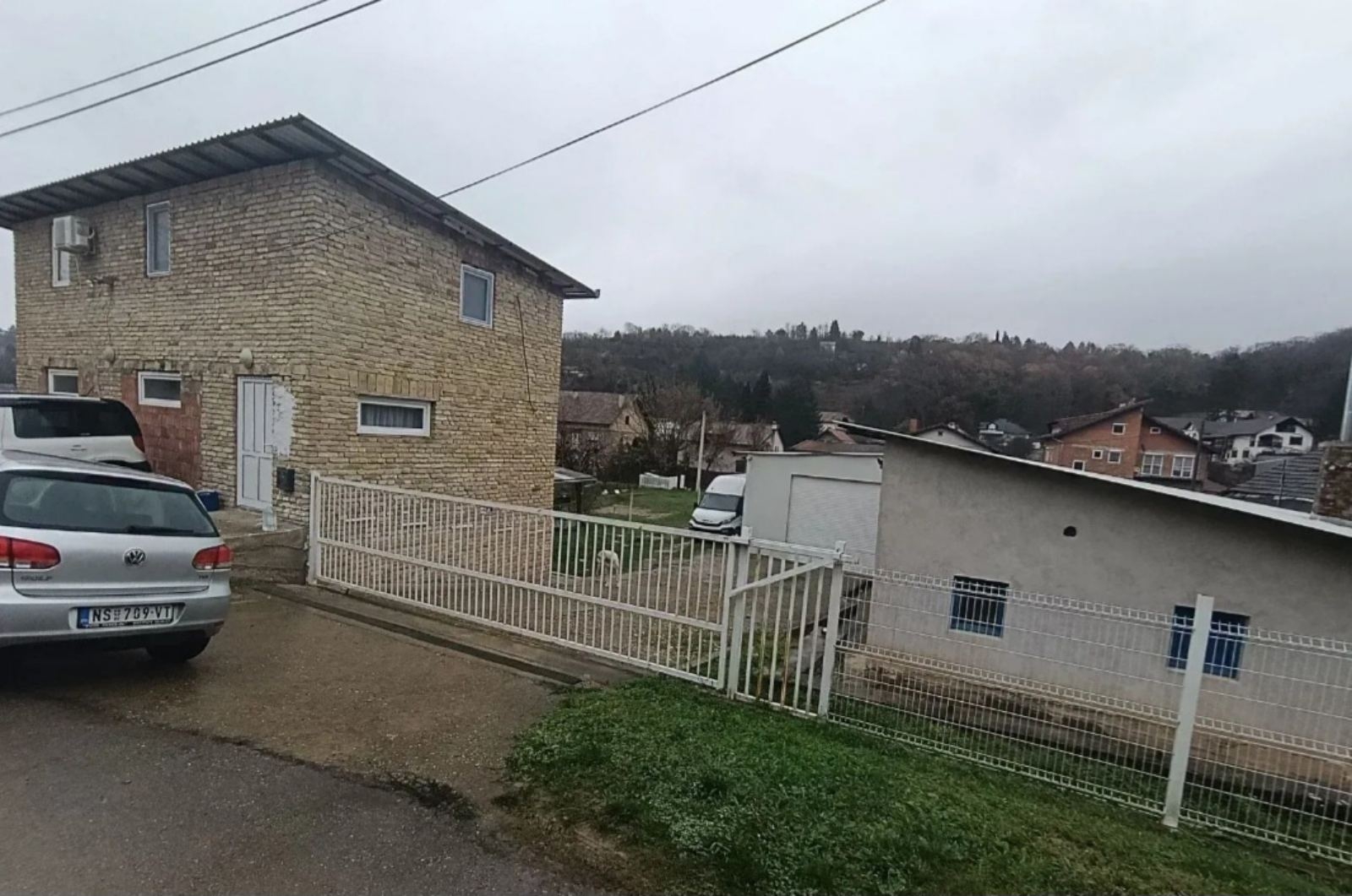 Na prodaju stambeno-poslovni objekat (kuca,hala)