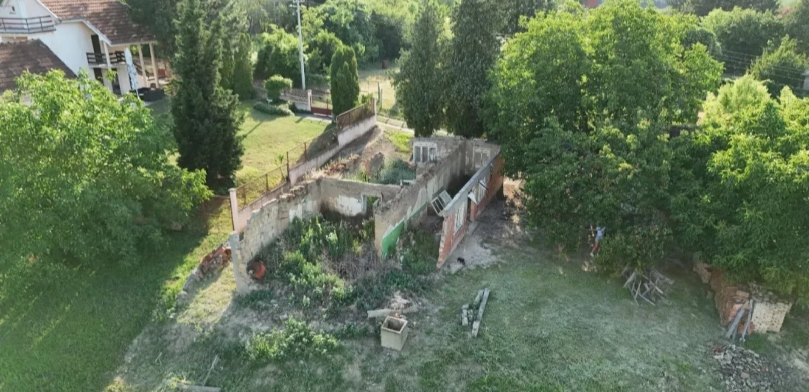 Plac Krcedin,put Janda 7700m2+materijal za gradnju