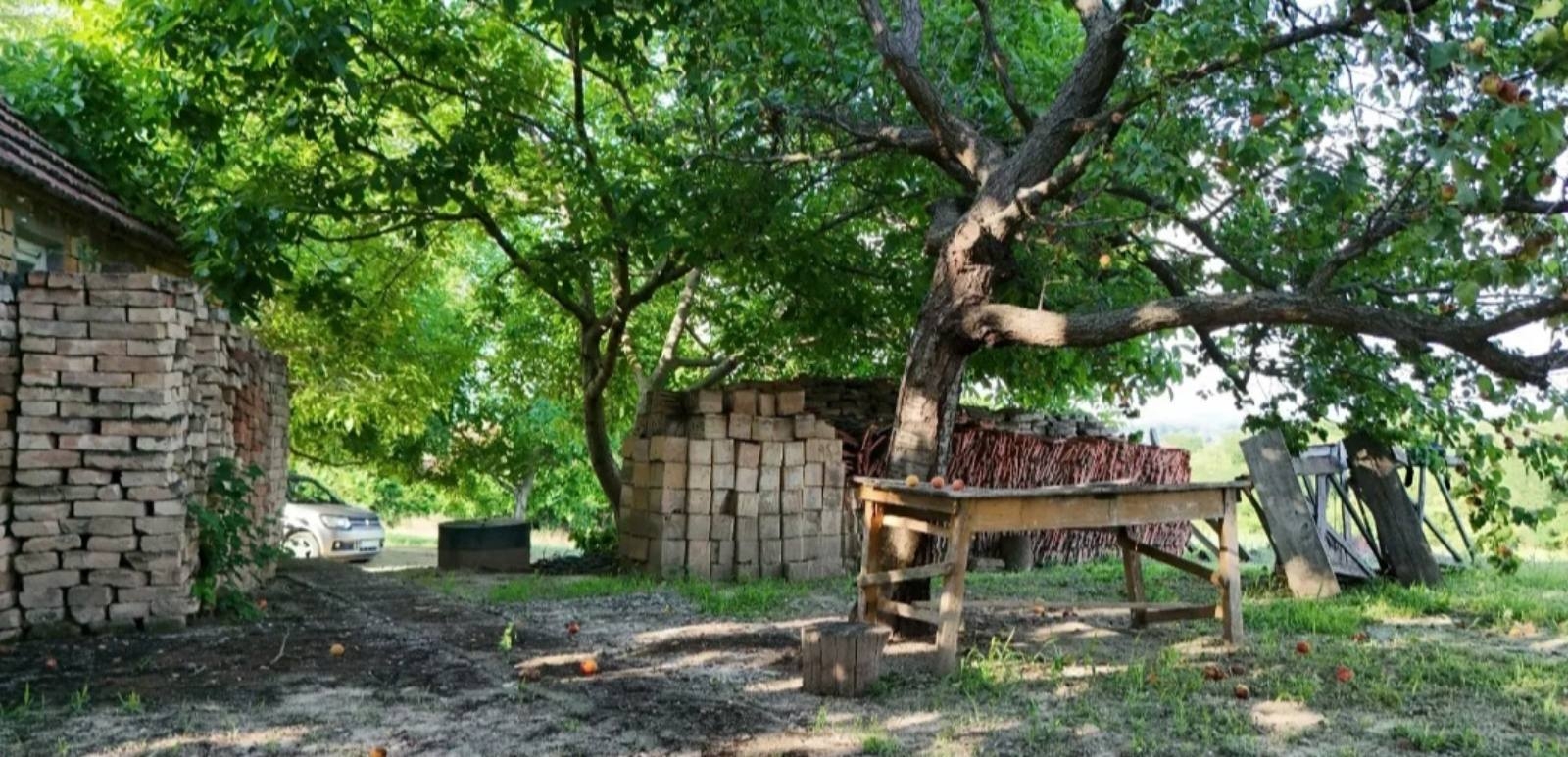 Plac Krcedin,put Janda 7700m2+materijal za gradnju