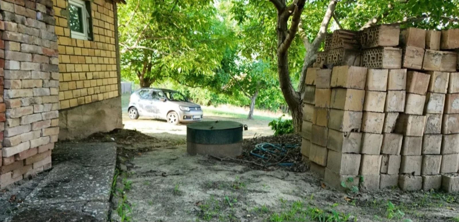 Plac Krcedin,put Janda 7700m2+materijal za gradnju