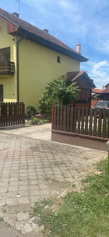 Kuća na prodaju Laćarak-Sremska Mitrovica