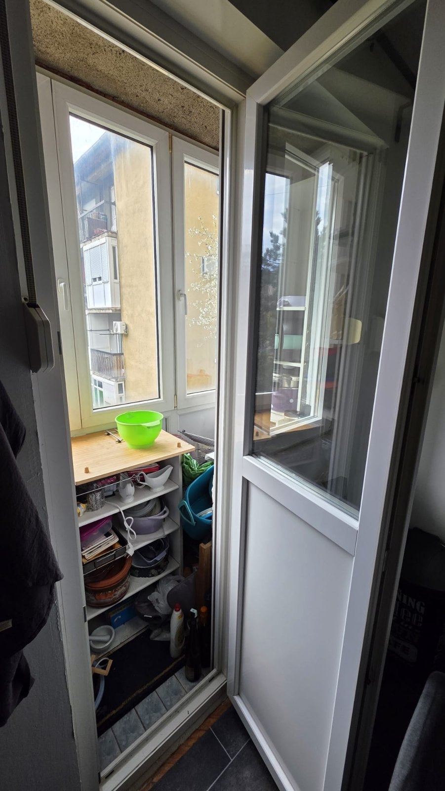 Prodaja stana na Karaburmi 62m2
