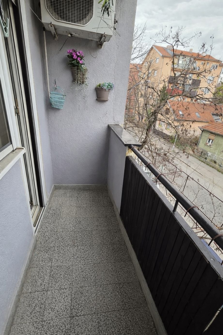 Prodaja stana na Karaburmi 62m2