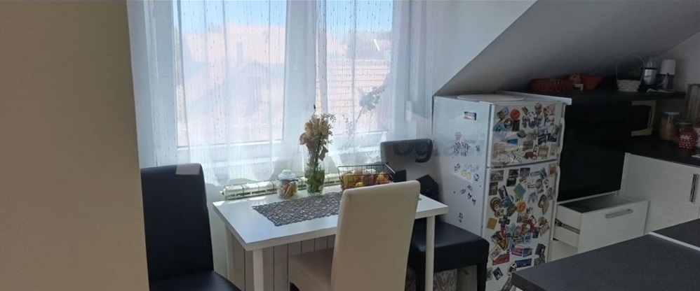 Prodajem dvoiposoban kompletno namesten stan