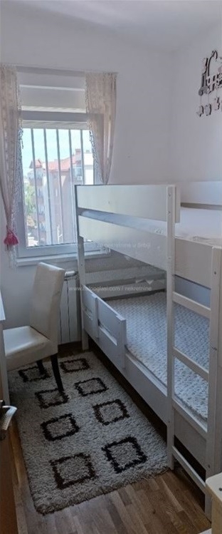 Prodajem dvoiposoban kompletno namesten stan