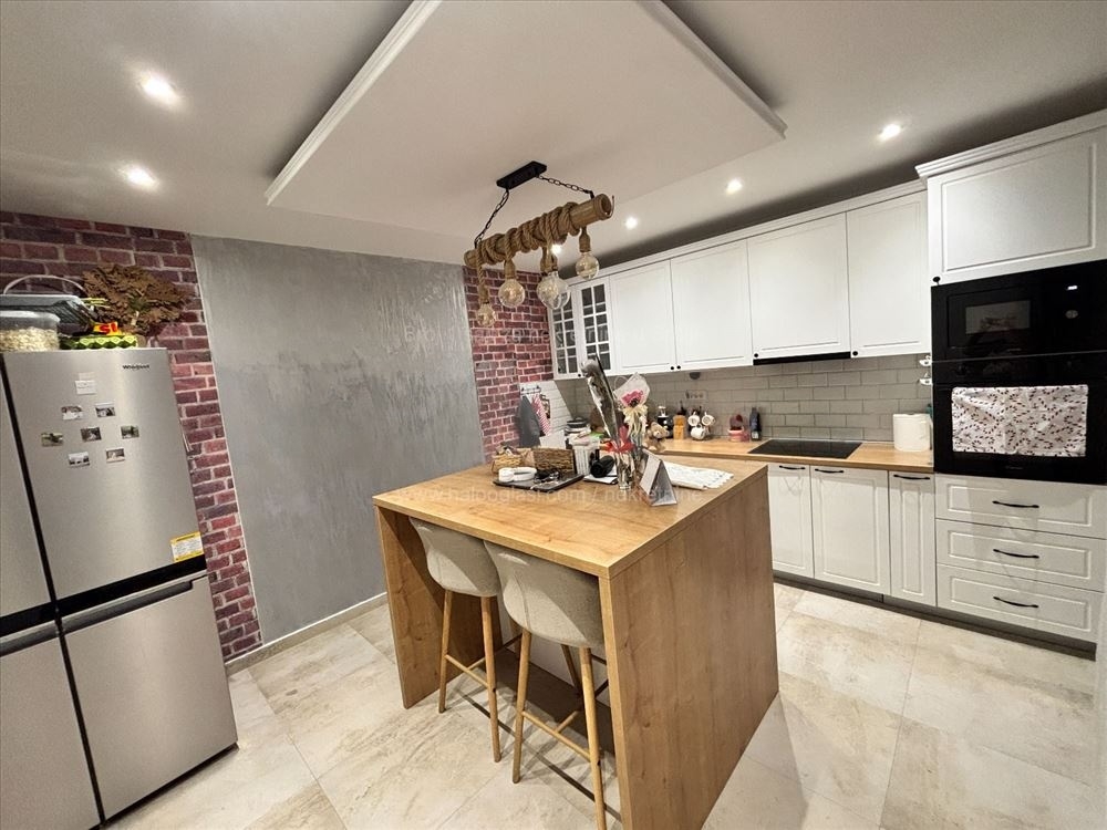 Palilula-Borca 220m2+75m2 na 6.5ari placa