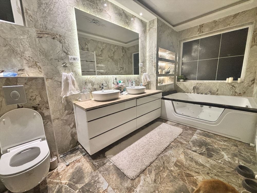 Palilula-Borca 220m2+75m2 na 6.5ari placa