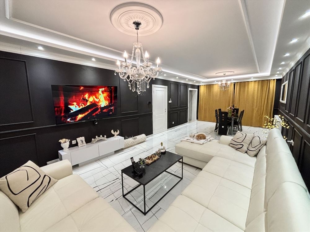 Palilula-Borca 220m2+75m2 na 6.5ari placa