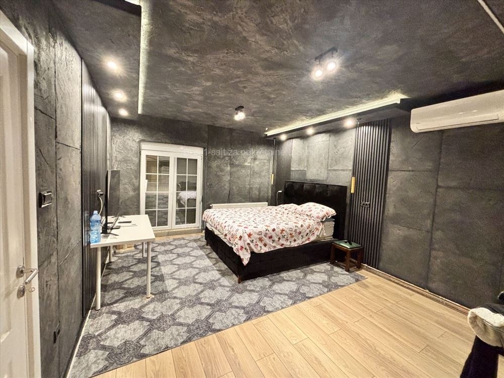 Palilula-Borca 220m2+75m2 na 6.5ari placa